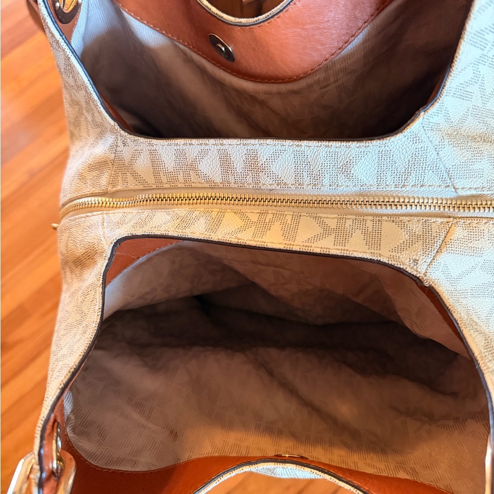 Michael Kors Cream Monogram Shoulder Bag with Gold Hardware - Picture 5 of 7